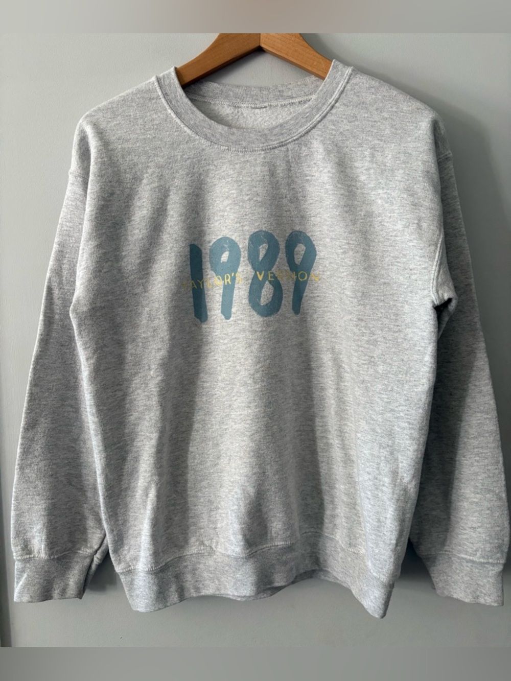 Taylor Swift Limited-Edition Spotify Fans First 1989 Sweatshirt